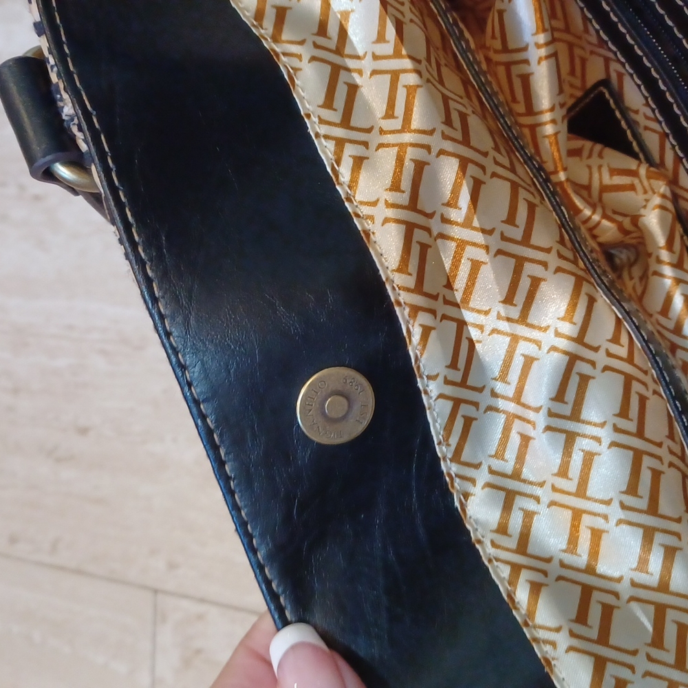 Stunning Tignanello Shoulder Bag - Picture 13 of 14